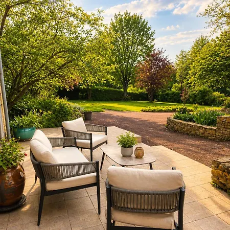 Pensión Maison Entière - 8 Personnes - Jardin - Parking Privé -proche Laval
