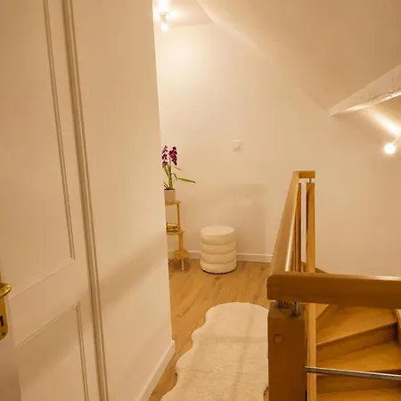 Pensión Maison Entière - 8 Personnes - Jardin - Parking Privé -proche Laval